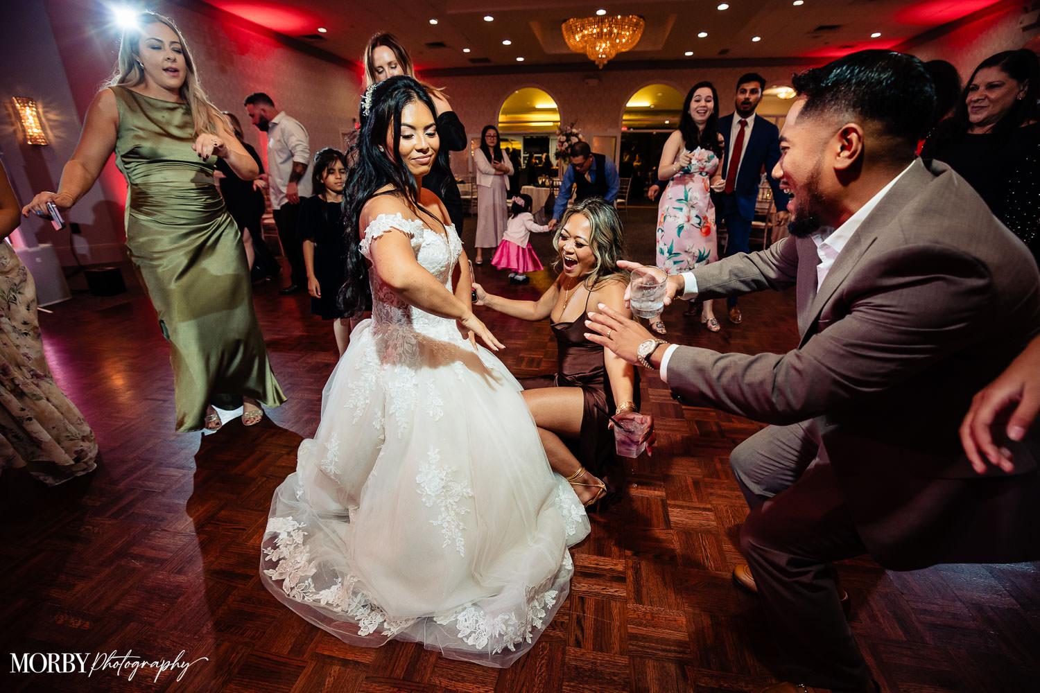 DJ Taz at White Manor CC with CO2 Cannons and Dancing on the Clouds